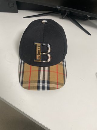 Gorra Burberry Negra y Beige