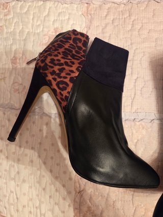 Botines de tacón con estampado leopardo