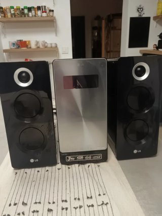 Microcadena LG con CD y USB