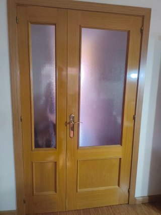 Puerta Doble de Madera con Cristal