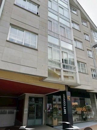 SE VENDE PISO DE TRES HABITACIONES EN PONTEVEDRA