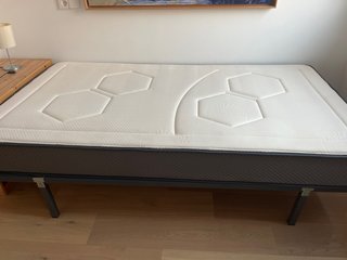 Cama con colchón y somier de 105 cm