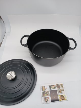 Le Creuset Cocotte Round Cast Iron, 30 cm, 8, 1 L, All Heat Sources Including Induction, Matte Black