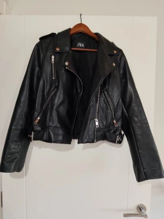 Chaqueta de cuero ZARA negra Talla M