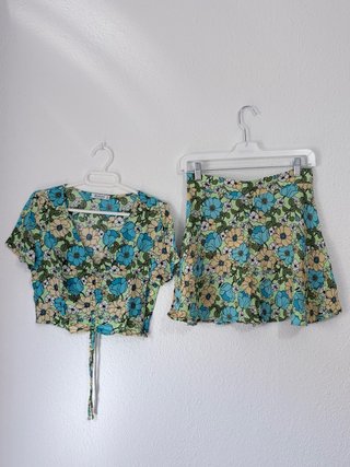 Conjunto Stradivarius Top y Falda Flores