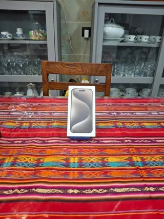 Caja iPhone 15 Pro Max titaneo Natural