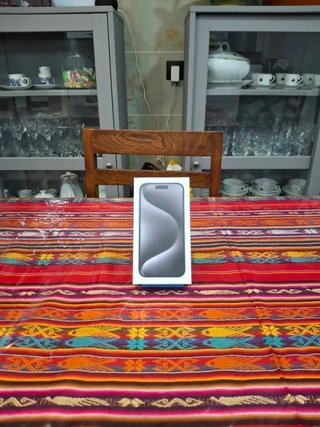 Caja iPhone 15 Pro Max azul
