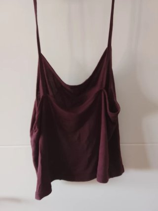 Camiseta top tirantes largos burdeos