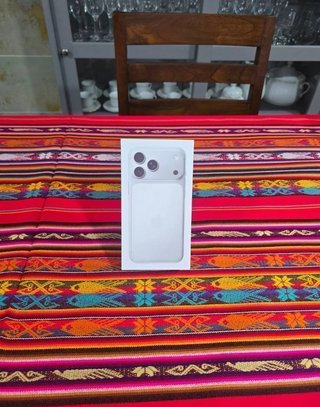 Caja iPhone 17 Pro Blanco