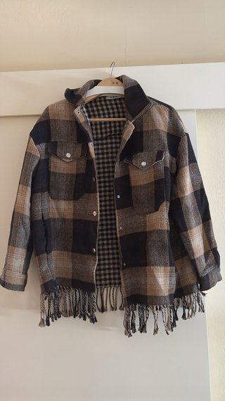 Chaqueta de cuadros con flecos