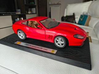 Modellino Ferrari 550 Maranello 1996 1:18 Burago