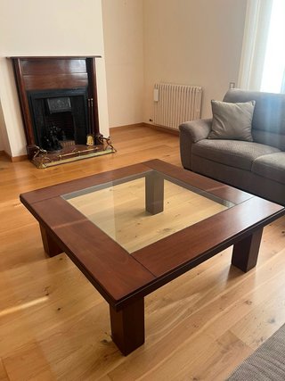 Mesa de centro de madera y cristal
