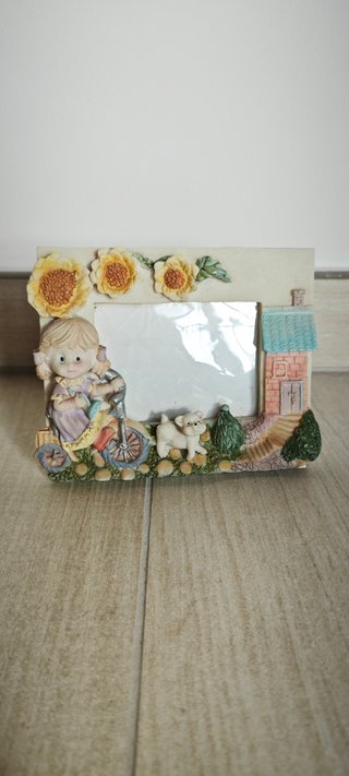 Cornice portafoto vintage con bimba e girasoli