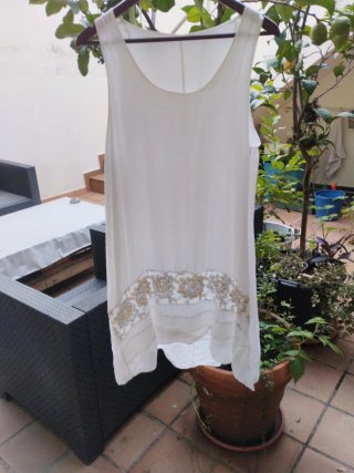 Vestido Blanco con Detalle de lentejuelas