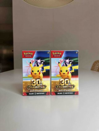 2 Booster Bundles Pokémon 30th Celebration Inglés