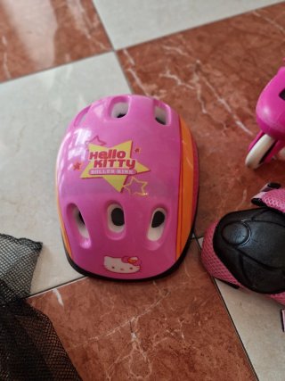 Set de Patines de 3 ruedas y Casco Hello Kitty