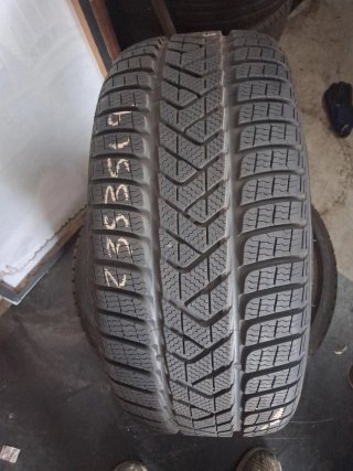 Neumático de Nieve Pirelli 235/35 R19