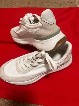 Zapatillas Deportivas Blancas y Beige