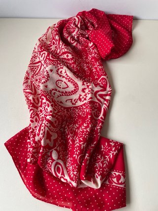 Pañuelo Rojo con Estampado