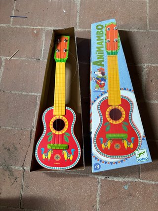 Guitarra de Madera roja Animambo Djeco