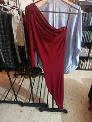 Vestidos y blusas variadas
