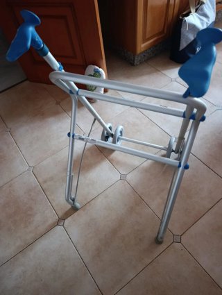 Andador para personas mayores