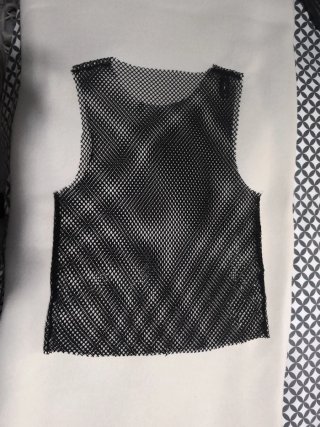 Top de rejilla negro Mango.