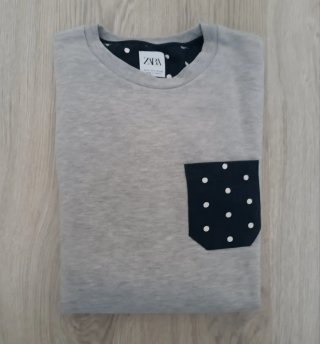 Sudadera Gris con Bolsillo de Topos