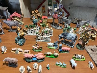 Set di statuine e accessori per presepe