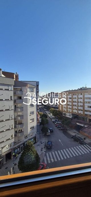 Piso en alquiler en Tenderina Alta - Fozaneldi en Oviedo