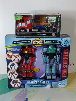 Set Transformers EarthSpark Optimus Prime