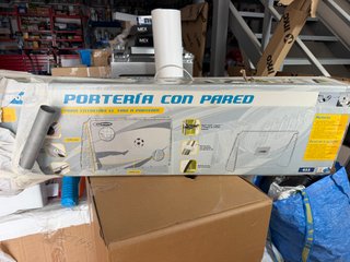 Portería de Fútbol con Pared de Entrenamiento