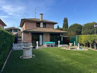 Chalet en venta en Ollauri