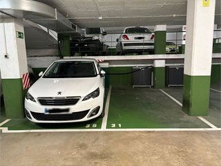 Garaje en venta en Santa Eulàlia en Hospitalet de Llobregat, L´