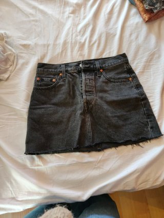 Falda corta negra Levi's