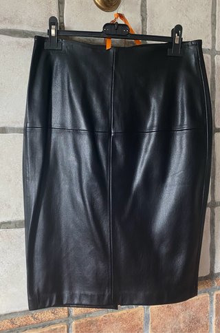 Falda lápiz de polipiel negra