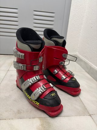 Botas de esquí Rossignol rojas, puestas dos veces.