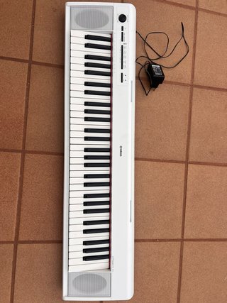 Piano Yamaha Blanco piaggeto np12