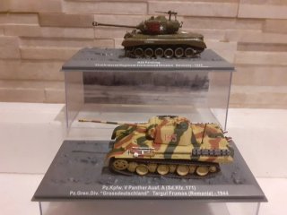 Carri armati scala 1/72 in metallo 12 euro pezzo.