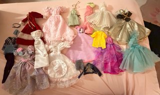 Set di 16 capi di abbigliamento per bambola Barbie