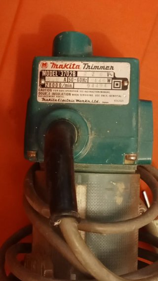 Fresadora Makita 3702B