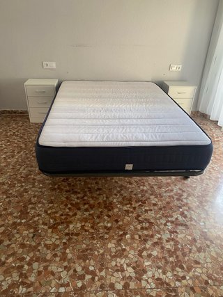 Cama de 1,35m con colchón y cabecero