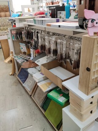 2 Mueble expositor de tienda