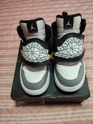 Zapatillas Sky Jordan Talla 33