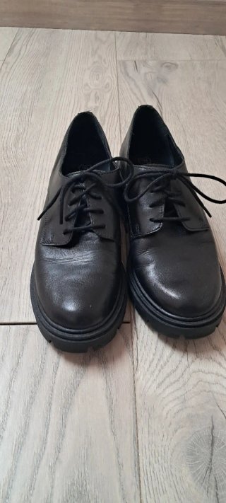 Zapatos de Piel con Cordones Negros