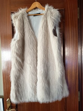 Chaleco de pelo beige