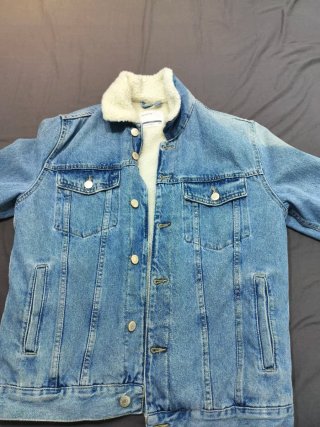 Chaqueta Vaquera Bershka con Borreguito. Nueva.