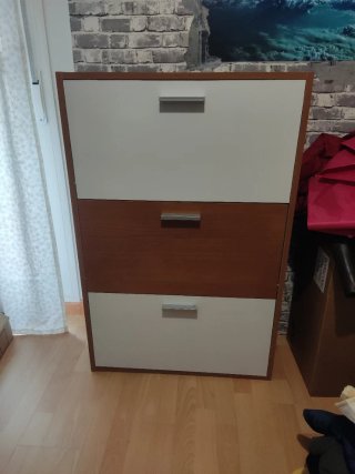 Zapatero de madera blanco y marrón