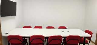 Mesa de reuniones profesional de 3m con enchufes