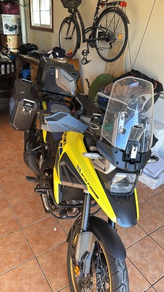 Suzuki V-Strom Adventure Amarilla